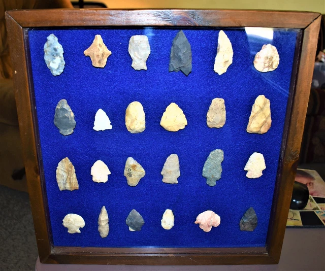 24 Illinois Woodland Arrowheads in Glass Case on Felt, from Central Illinois