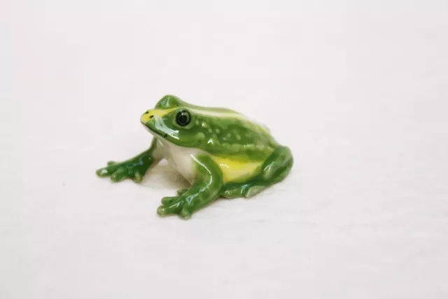 Miniature Green Frogs Animal Figurine Ceramic Statue Collectible Small Gift