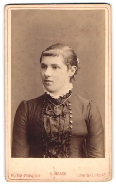 Photography H. Noack, Berlin, Unter den Linden 45, portrait of young woman in the Bieder