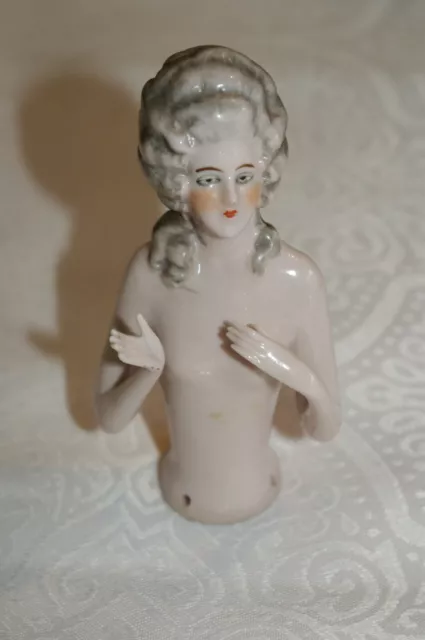 Ancien buste de poupée en porcelaine, femme nue. Ma réf. EB004.