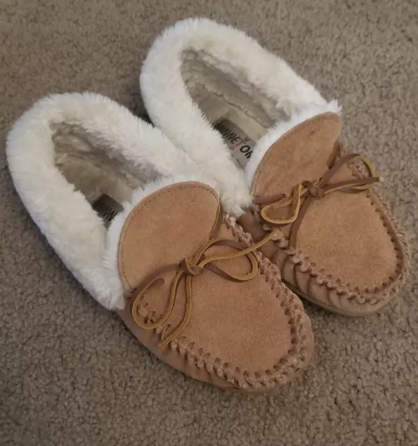 Minnetonka moccasins Womens size 5