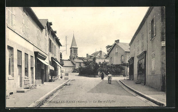 CPA Saint-Honorè-les-Bains, La Rue et l´Èglise, vue de la rue