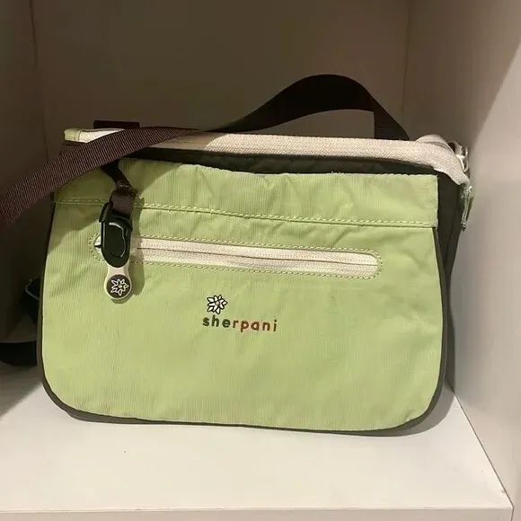 Sherpani Zoom Crossbody Travel Bag Purse Green/ Brown Vacation Compartments