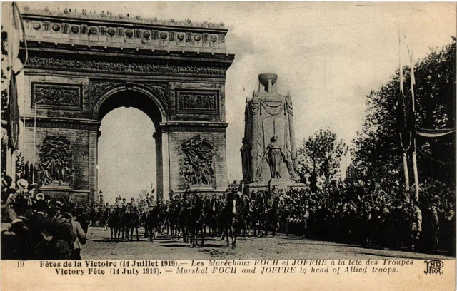 CPA AK Militaire Fetes de la Victorie (361474)