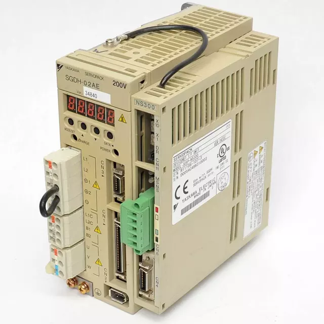 Yaskawa SGDH-02AE Servopack VFD Motor Drive Phase Converter 200W JUSP-NS300