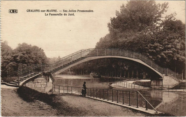 CPA CHALONS-sur-MARNE Its pretty promenades La Passerelle du Jard (126066)