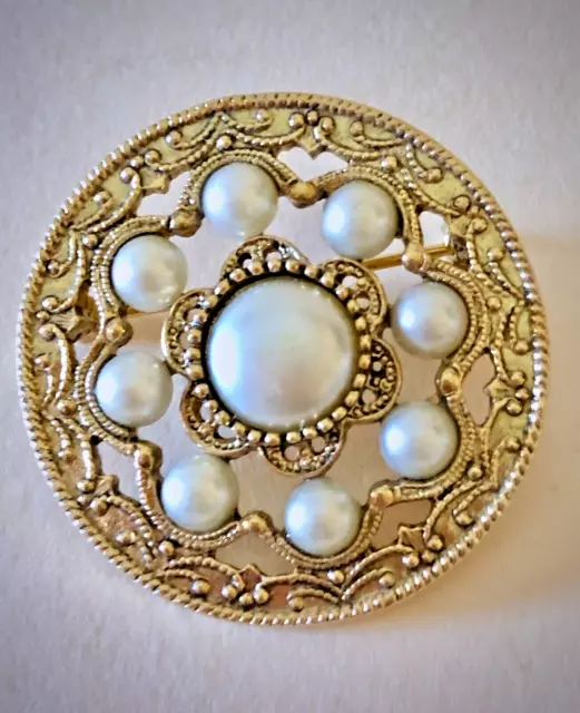 1928 Co. Faux Pearl Cabochon Circle Brooch Pin Victorian Styling Gold Tone 1.5".