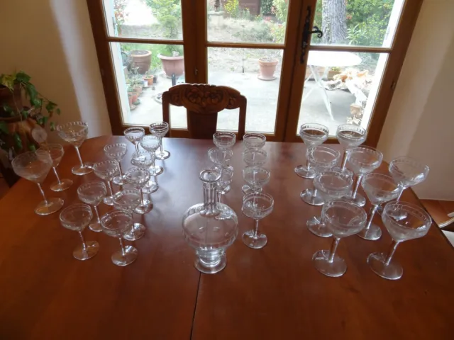 30 verres et une carafe en cristal Val Saint Lambert art déco