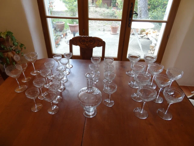 30 verres et une carafe en cristal Val Saint Lambert art déco