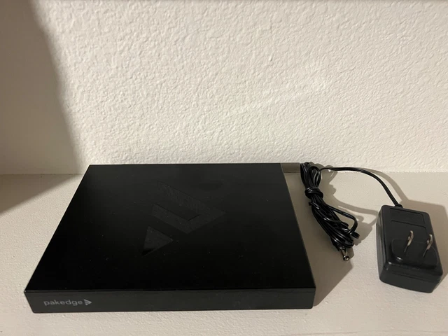 Pakedge WR-1 802.11AC Dual Band WiFi Router