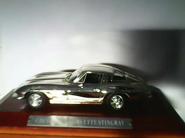 Chevrolet Corvette Stingray 1963  With Showcase  - 1:43