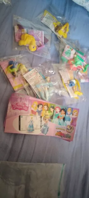 sorpresine Kinder PRINCESS DISNEY 2023-2024 SERIE COMPLETA CON CARTINE