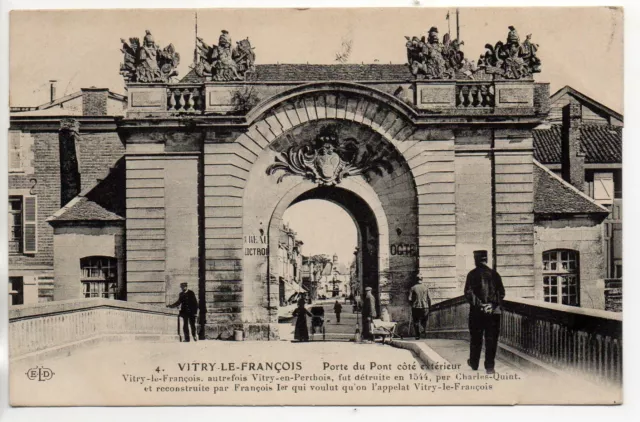 VITRY LE FRANCOIS - Marne - CPA 51 - la porte du pont vue N° 9
