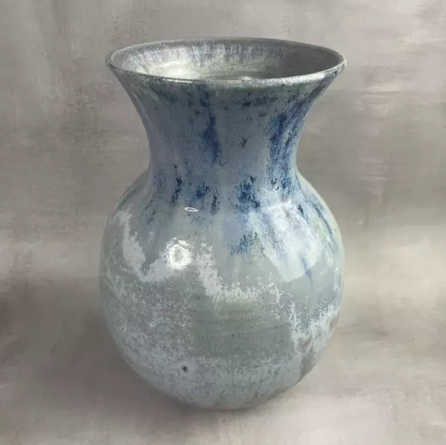 Association LA BATISSE gros vase en grès de Puisaye émaillé bleu Haut.~24cm