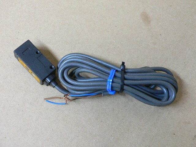 Omron Photoelectric Switch E3S-2De4