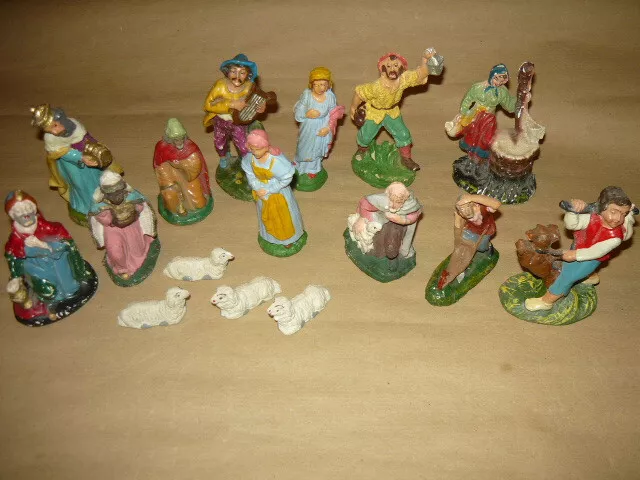 Statuine Del Presepe In Composizione Vari Soggetti Re Magi Pecore Etc