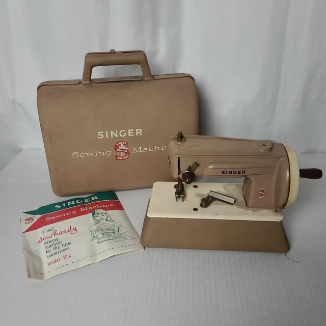 VINTAGE SINGER SEW Handy Child's Hand Crank Sewing Machine Model 40K