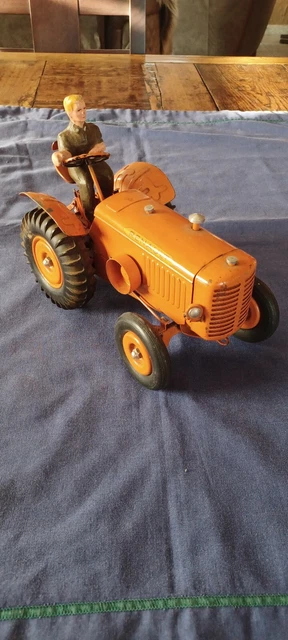 Tracteur Renault agricole avec remorque Cij jouet ancien en