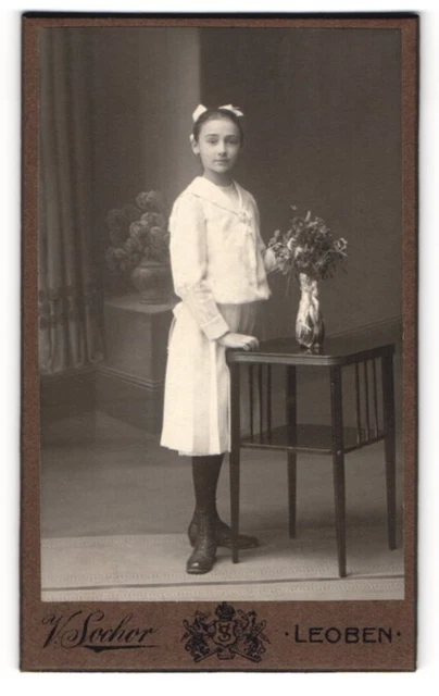 Photography Victor Sochor, Leoben, Timmersdorferstr. 12, Young Lady in White Kl