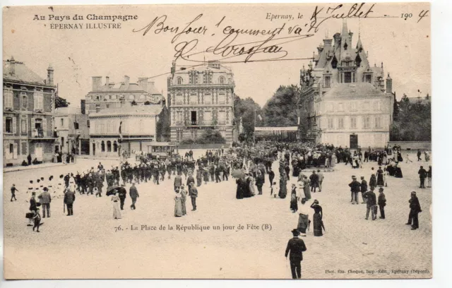 EPERNAY - Marne - CPA 51 - Place de la République un jour de fete