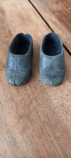 Paire de chaussures en papier maché pour poupees anciennes