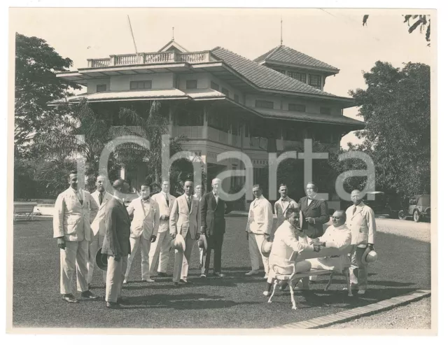 1920 ca BANGKOK Ambasciata italiana -  Gruppo di uomini in giardino *Foto RARA 2