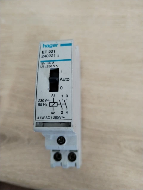 Contattore Giorno/Notte HAGER E221 02 20A 230V – Usato In Buono Stato