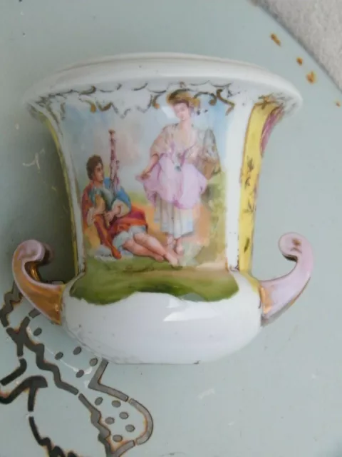Ancien haut de vase Médicis porcelaine de Paris Epoque Empire ? Restauration ?