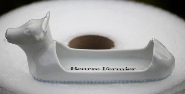 Beurrier en verre avec motif vache fabriqué en France | Selency