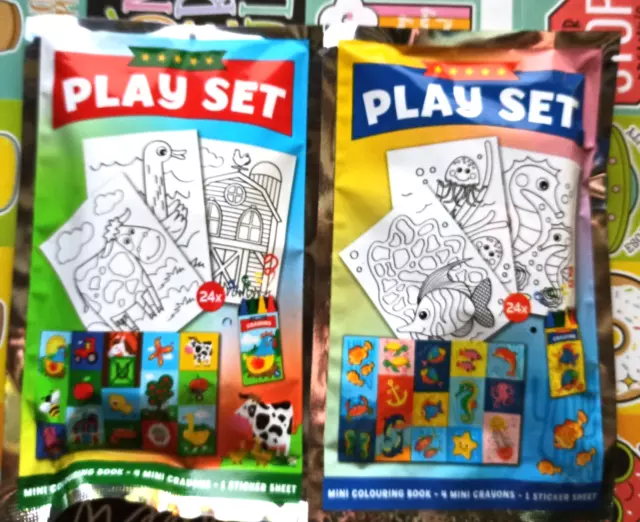 2 Mini Malbücher Set mit Sticker und Wachsmalstifte für Kinder Malen Play Set