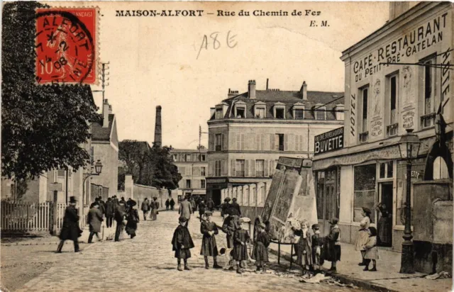 CPA AK MAISONS-ALFORT - Rue du Chemin de Fer (390488)