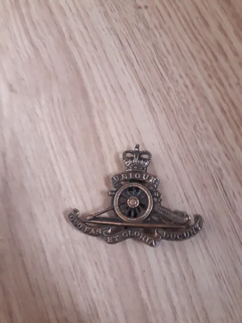 Royal Artillery Beret Cap Badge ,Q.C. British Military - Brass