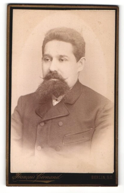 Fotografie Francois Cornand, Berlin, Portrait stattlicher Herr mit Vollbart