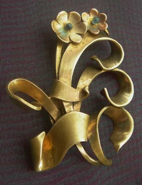 vintage (années 40) BROCHE FEUILLAGE ET 2 FLEURS laiton + 2 perles bleues