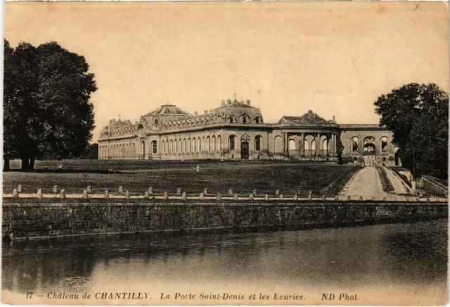 CPA Chantilly - La Porte Saint-Denis et les Ecuries (1032139)