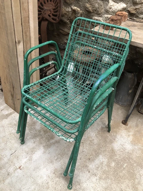 Lot De Petites Chaises De Poupée Anciennes - Style Tolix - Rétro Et Amusantes