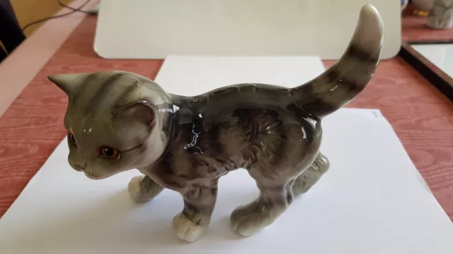 Goebel Porzellan Katze 31024 grau getigert mit gelben Augen