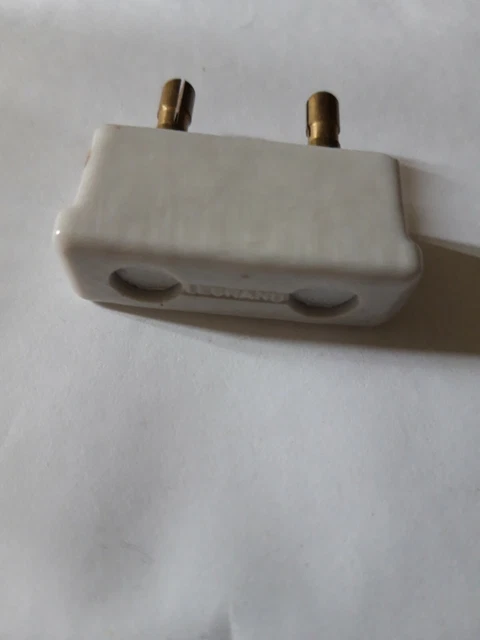 ancien fusible a recharge Neuve en porcelaine  NEUF 6 Ampères /250V Legrand