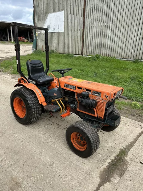 Kubota 4WD Compact Tractor -  B7100 HST