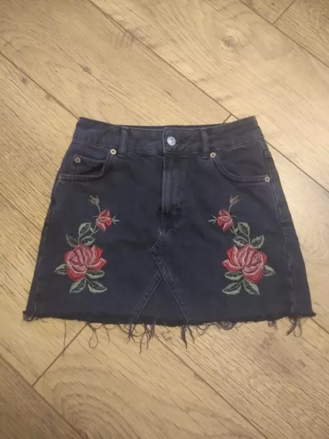 Topshop Moto Black Embroidered Rose Denim Mini Skirt UK 8 Petite Raw Hem
