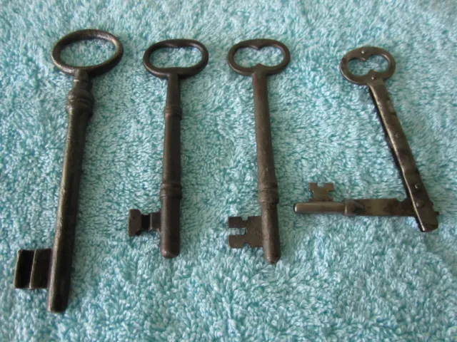 4 Original Heavy Antique Vintage Cast Iron Church Prison Door Gate Skeleton Keys