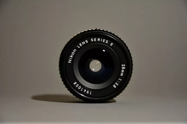Nikkor AI-S Serie E 28mm 1:2,8