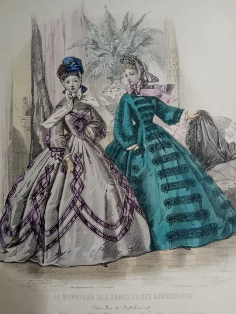 Gravure de mode XIXème le moniteur des dames et des demoiselles plumes fleurs
