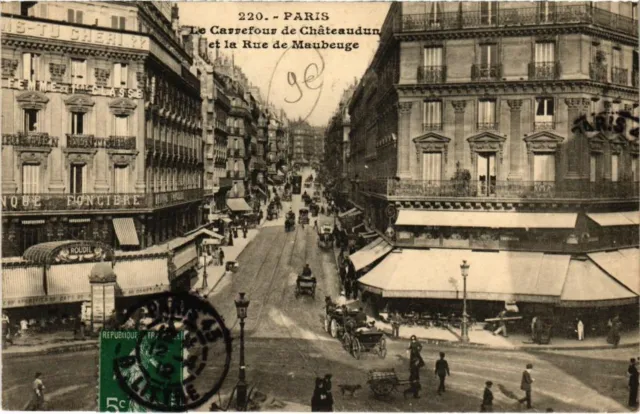 CPA PARIS 9th - Le Carrefour de Chateaudun et la Rue Maubeuge (77818)