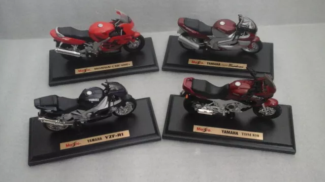 Lot 4 Miniatures motos de collection Honda et Yamaha - Maisto - 1/18ème