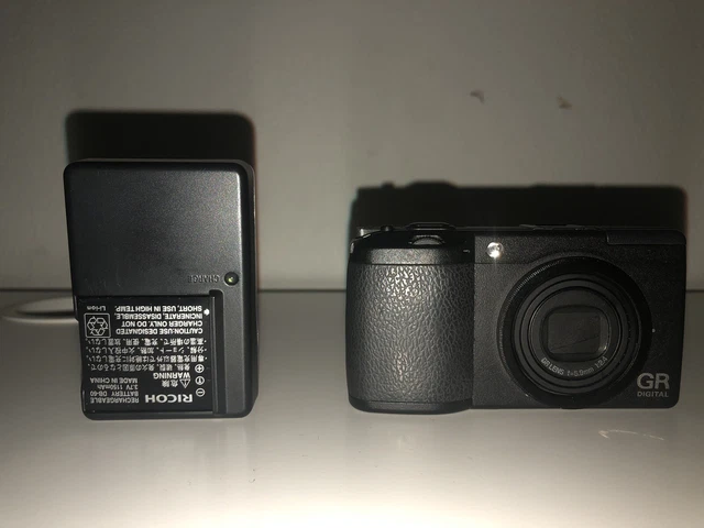 [AS-IS] RICOH GR DIGITAL ii Compact Digital Camera