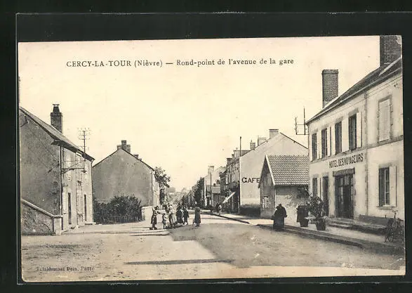 CPA Cercy-la-Tour, Rond-point de l´avenue de la gare