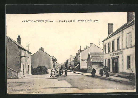 CPA Cercy-la-Tour, Rond-point de l´avenue de la gare