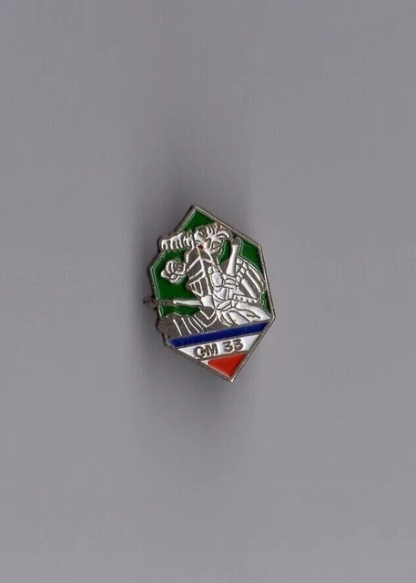 Pin’s Triathlon / Athlétisme – Carcassonne – Argenté – Hauteur 2,1 Cm