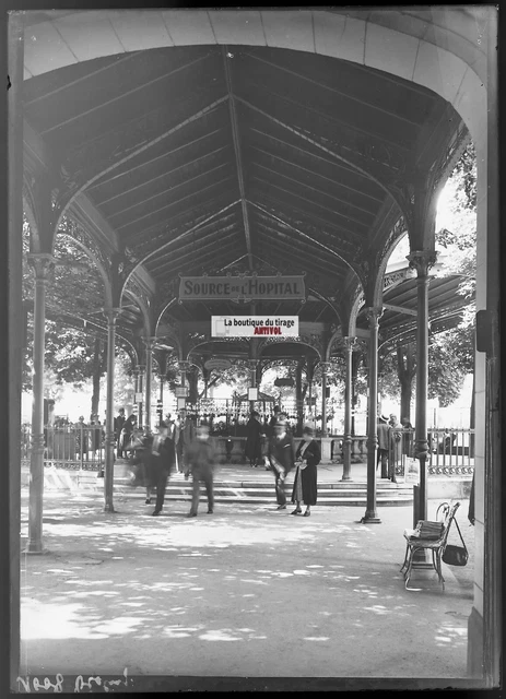 Plaque De Verre Photographique Ancienne Négatif Noir Et Blanc - Format 13x18 Cm - Vittel Grande Source